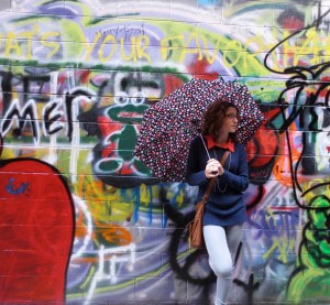 Go BOLD! Bring attention to your sweater by having a brightcolored collar and grey skinny jeans!  Jeans, $19, Uni Qlo; Sweater, $10, Old Navy; Collar Shirt, $10, Forever 21; Bag, $24, TJ Maxx
